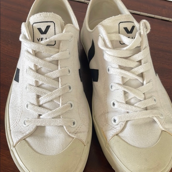 Veja Nova Women's Sneakers in White and Black - Picture 4 of 6
